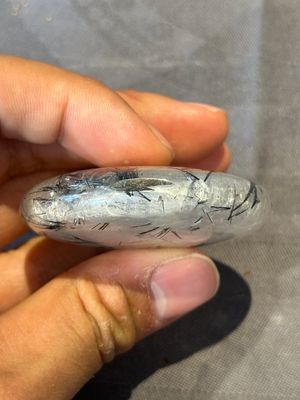 Five Chinese rock crystal and needle agate snuff bottles, Qing — foto 6