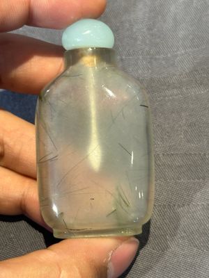 Five Chinese rock crystal and needle agate snuff bottles, Qing — foto 8