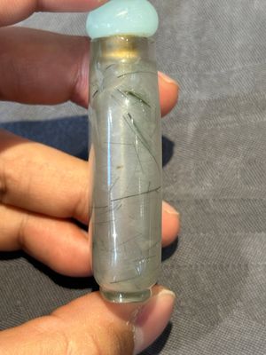 Five Chinese rock crystal and needle agate snuff bottles, Qing — foto 9