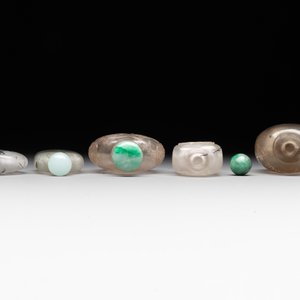 Five Chinese rock crystal and needle agate snuff bottles, Qing — foto 6