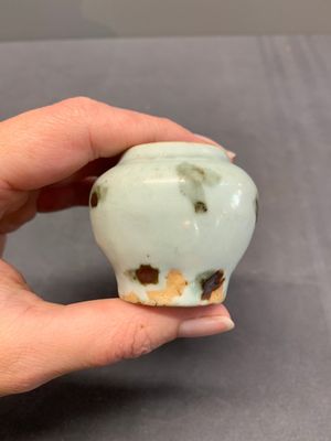 Five Chinese russet-splashed Longquan celadon jarlets, Song/Yuan — photo 14