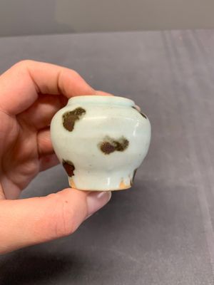 Five Chinese russet-splashed Longquan celadon jarlets, Song/Yuan — photo 16
