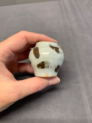 Five Chinese russet-splashed Longquan celadon jarlets, Song/Yuan — photo 2