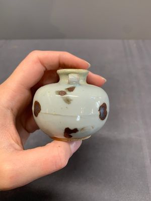 Five Chinese russet-splashed Longquan celadon jarlets, Song/Yuan — photo 27