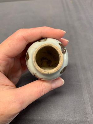 Five Chinese russet-splashed Longquan celadon jarlets, Song/Yuan — photo 6