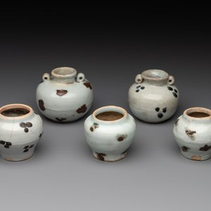 Five Chinese russet-splashed Longquan celadon jarlets, Song/Yuan — photo 1