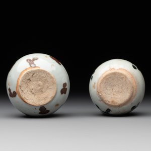Five Chinese russet-splashed Longquan celadon jarlets, Song/Yuan — photo 12