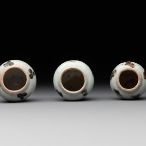 Five Chinese russet-splashed Longquan celadon jarlets, Song/Yuan — photo 5