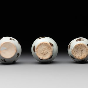 Five Chinese russet-splashed Longquan celadon jarlets, Song/Yuan — photo 6