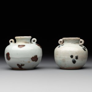 Five Chinese russet-splashed Longquan celadon jarlets, Song/Yuan — photo 7
