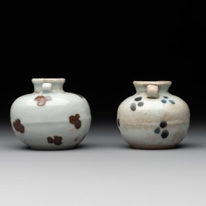 Five Chinese russet-splashed Longquan celadon jarlets, Song/Yuan — photo 8