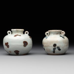 Five Chinese russet-splashed Longquan celadon jarlets, Song/Yuan — photo 9