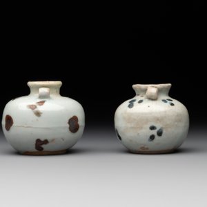 Five Chinese russet-splashed Longquan celadon jarlets, Song/Yuan — photo 10