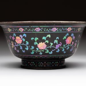 Five Chinese silver-lined laque burgauté stem cups and a bowl, 18th C. — photo 3