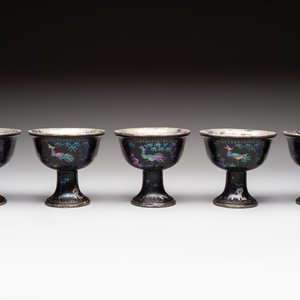 Five Chinese silver-lined laque burgauté stem cups and a bowl, 18th C. — photo 9