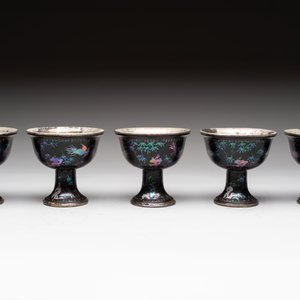 Five Chinese silver-lined laque burgauté stem cups and a bowl, 18th C. — photo 10