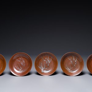 Five Chinese slip-decorated brown-glazed 'bird on blossoming plum tree' plates, Fujian kilns, late Ming, 16/17th C. — photo 1