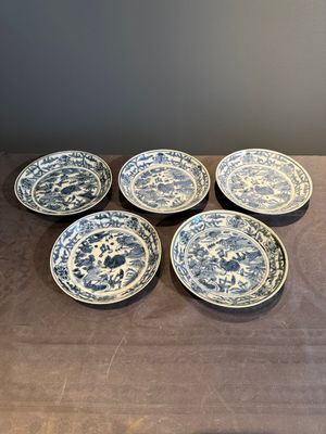 RETURNED 10/12/24 Five Chinese Swatow blue and white 'rooster' plates, Ming — photo 1
