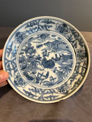 RETURNED 10/12/24 Five Chinese Swatow blue and white 'rooster' plates, Ming — photo 2