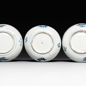 RETURNED 10/12/24 Five Chinese Swatow blue and white 'rooster' plates, Ming — photo 3