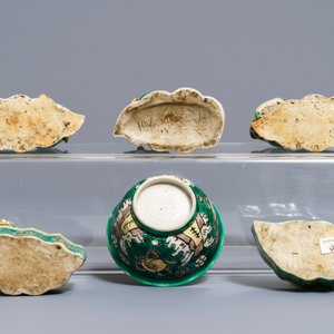 Five Chinese verte biscuit models of Buddhist lions and a bowl, Kangxi — photo 6