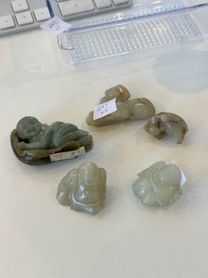 Five Chinese white and celadon jade sculptures of boys and Buddha, 18/19th C. — photo 1