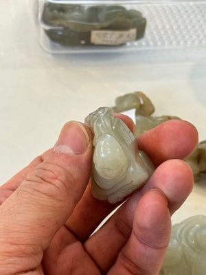 Five Chinese white and celadon jade sculptures of boys and Buddha, 18/19th C. — photo 14