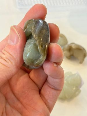 Five Chinese white and celadon jade sculptures of boys and Buddha, 18/19th C. — photo 6