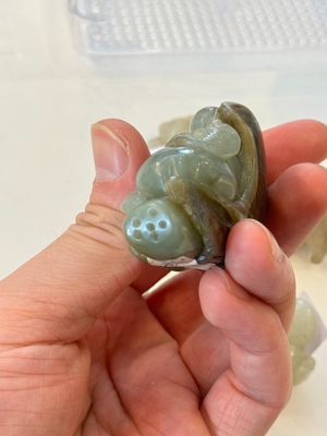 Five Chinese white and celadon jade sculptures of boys and Buddha, 18/19th C. — photo 7