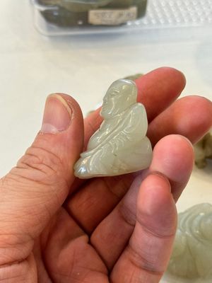 Five Chinese white and celadon jade sculptures of boys and Buddha, 18/19th C. — photo 9
