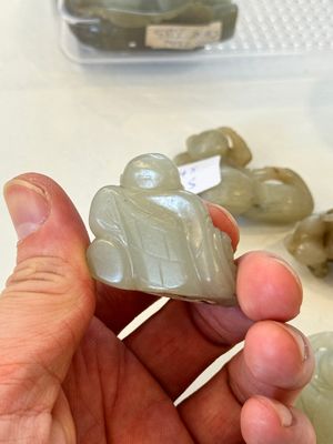 Five Chinese white and celadon jade sculptures of boys and Buddha, 18/19th C. — photo 10