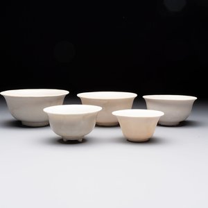 Five Chinese white-glazed 'Hatcher Cargo' shipwreck bowls, Transitional period — foto 1
