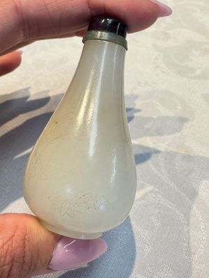 Five Chinese white jade and glass snuff bottles, 19/20th C. — foto 14