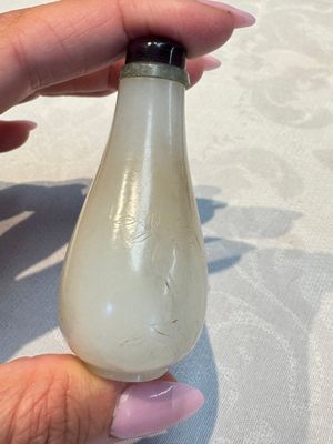 Five Chinese white jade and glass snuff bottles, 19/20th C. — foto 16