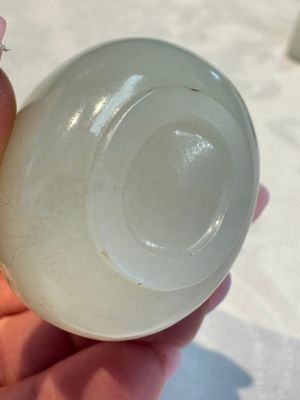 Five Chinese white jade and glass snuff bottles, 19/20th C. — foto 20