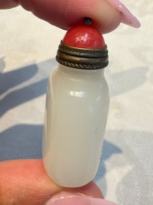 Five Chinese white jade and glass snuff bottles, 19/20th C. — foto 22