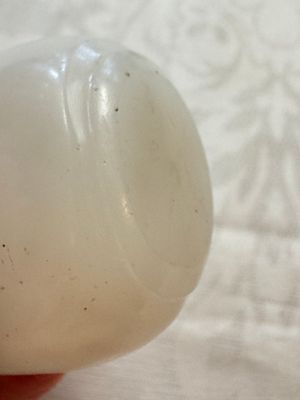 Five Chinese white jade and glass snuff bottles, 19/20th C. — foto 31