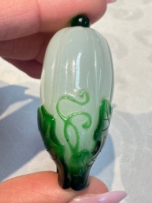 Five Chinese white jade and glass snuff bottles, 19/20th C. — foto 35