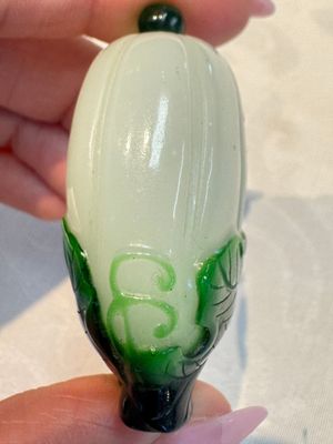 Five Chinese white jade and glass snuff bottles, 19/20th C. — foto 38