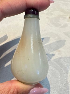 Five Chinese white jade and glass snuff bottles, 19/20th C. — foto 8