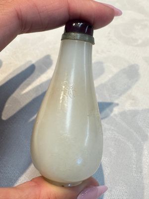 Five Chinese white jade and glass snuff bottles, 19/20th C. — foto 9