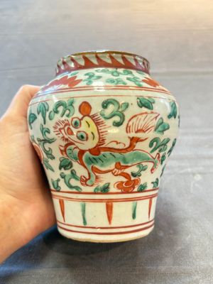 Five Chinese wucai 'Buddhist lion' and 'peony scroll' jars, Transitional period — photo 1