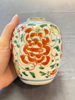 Five Chinese wucai 'Buddhist lion' and 'peony scroll' jars, Transitional period — photo 22