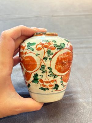 Five Chinese wucai 'Buddhist lion' and 'peony scroll' jars, Transitional period — photo 29