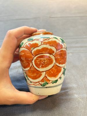 Five Chinese wucai 'Buddhist lion' and 'peony scroll' jars, Transitional period — photo 30