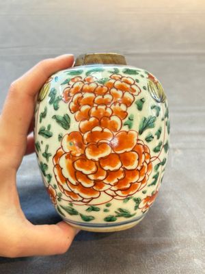 Five Chinese wucai 'Buddhist lion' and 'peony scroll' jars, Transitional period — photo 7