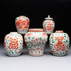 Five Chinese wucai 'Buddhist lion' and 'peony scroll' jars, Transitional period — photo 1