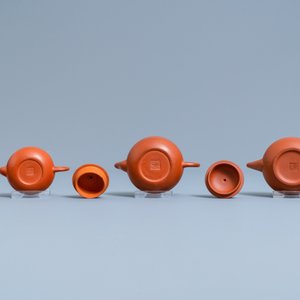 Five Chinese Yixing stoneware teapots and covers, 19th C. — photo 7