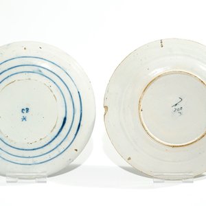 Five Dutch Delft blue and white plates with dragons, tea trees and a peacock's tail, 17/18th C. — 照片 5