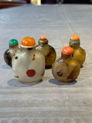 Five fine Chinese agate snuff bottles, Qing — foto 1